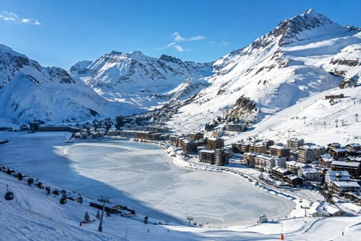Winter alpine scene, private Mercedes-Benz ski transfer from Geneva Airport