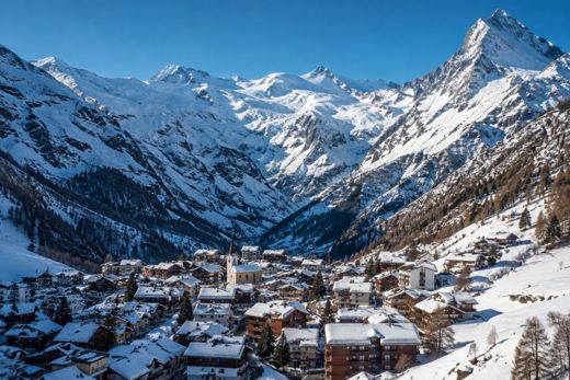 Winter alpine scene, private Mercedes-Benz ski transfer from Geneva Airport