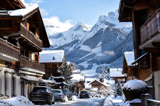 Winter alpine scene, private Mercedes-Benz ski transfer from Geneva Airport